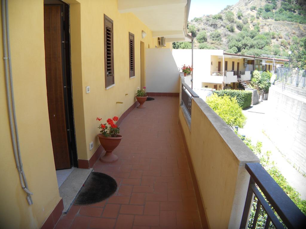 Casa Vacanza Da Rosa Letojanni Exterior photo